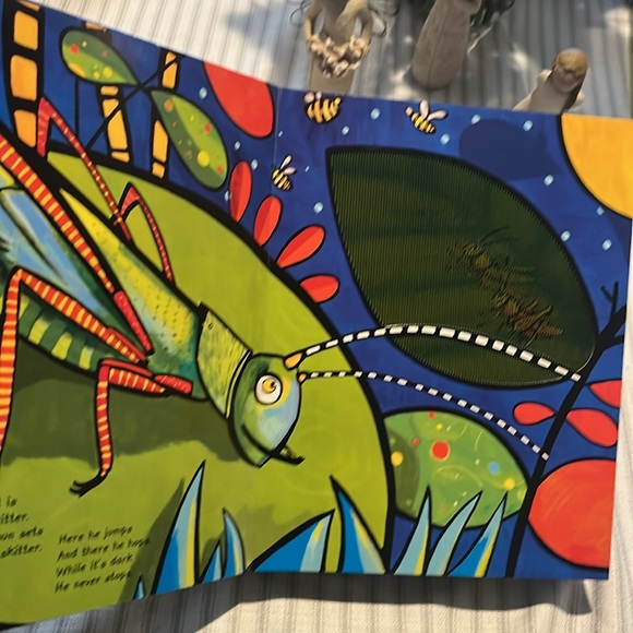 Lights Out, Night's Out: A Glow in the Dark Book (AniMotion) - Picture 9 of 17